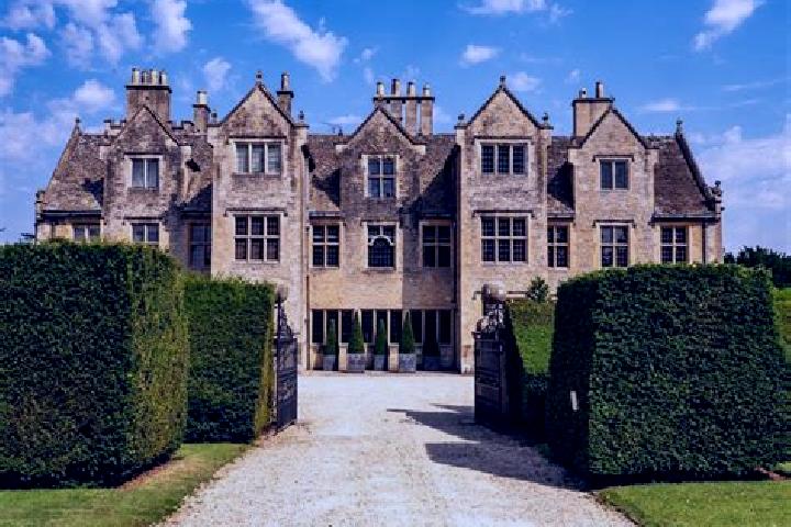 Escorts Shipton under Wychwood, United Kingdom — Local Companions