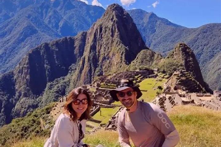 Escorts Shucushuyacu, Peru — Local Companions