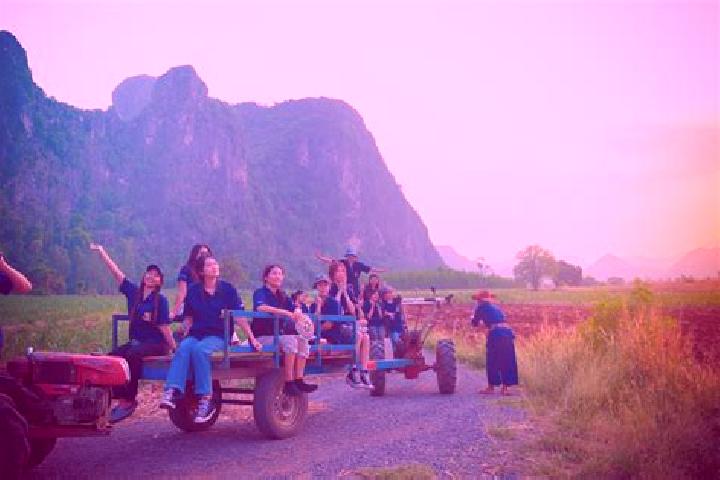 Escorts Si Chomphu, Thailand — Local Companions