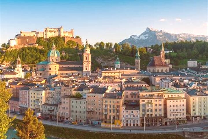 Escorts Sigharting, Austria — Local Companions