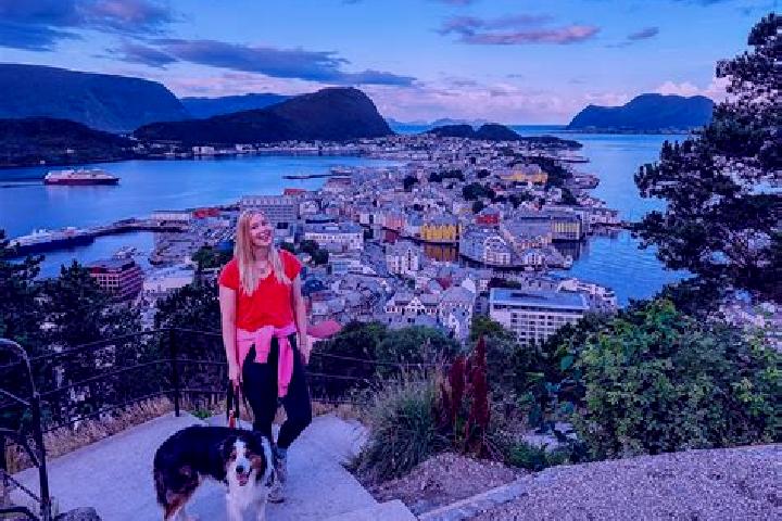 Escorts Sjoholt, Norway — Local Companions