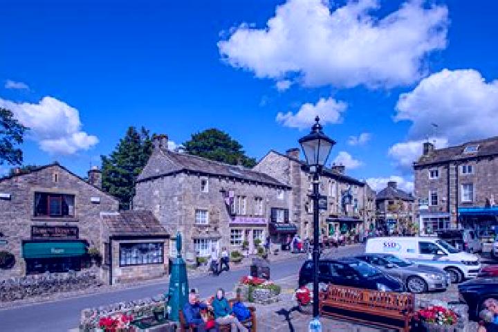 Escorts Skipton, United Kingdom — Local Companions