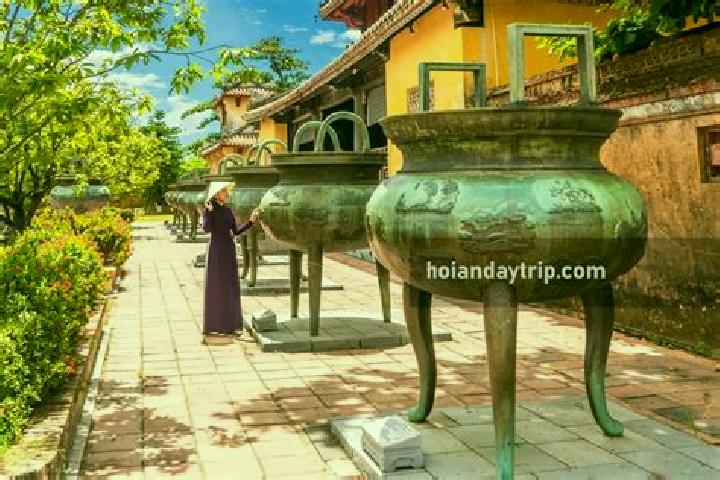 Escorts Son Tra, Vietnam — Local Companions