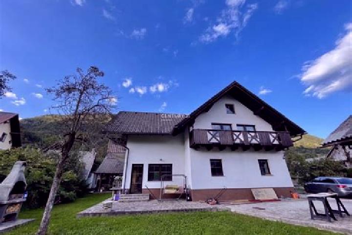 Escorts Srednja Vas v Bohinju, Slovenia — Local Companions