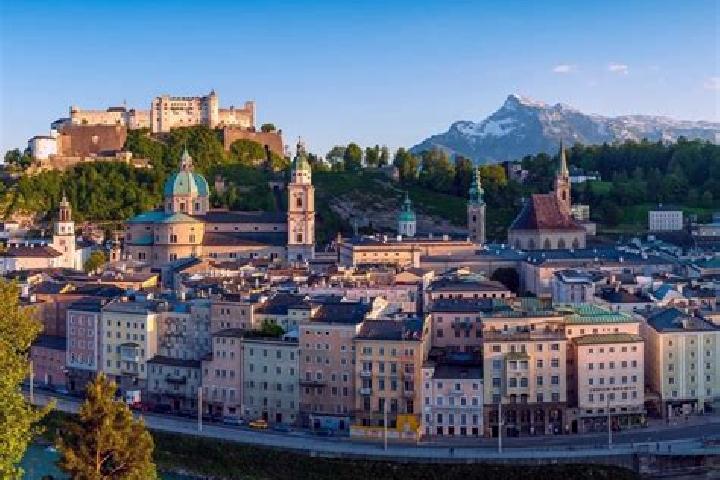 Escorts Stenzengreith, Austria — Local Companions