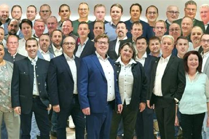 Escorts Stetteldorf am Wagram, Austria — Local Companions