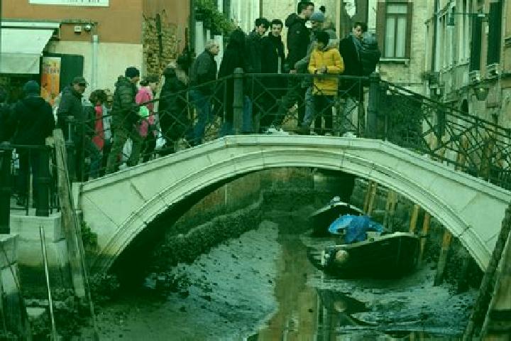Escorts Stiore, Italy — Local Companions