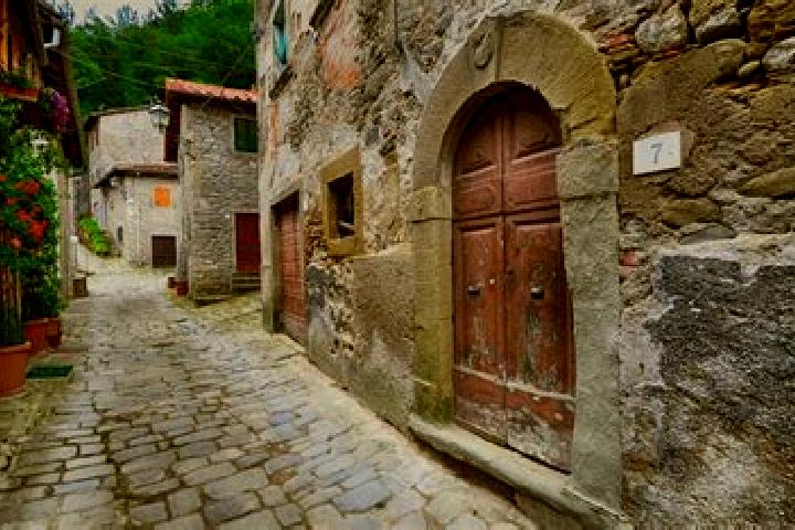 Escorts Strada in Casentino, Italy — Local Companions