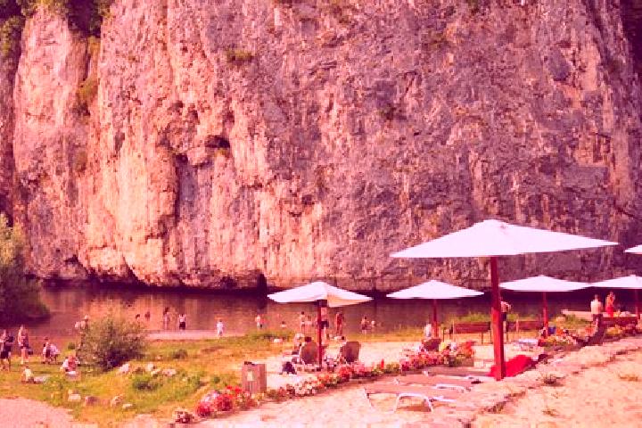 Escorts Suncuius, Romania — Local Companions