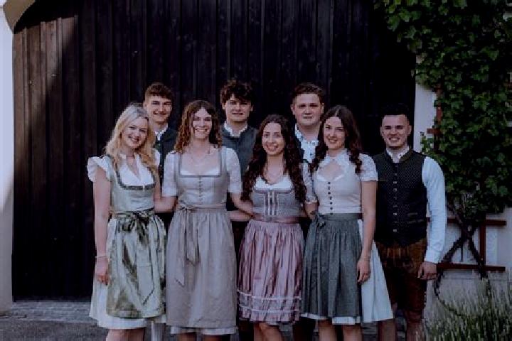 Escorts Taufkirchen an der Trattnach, Austria — Local Companions