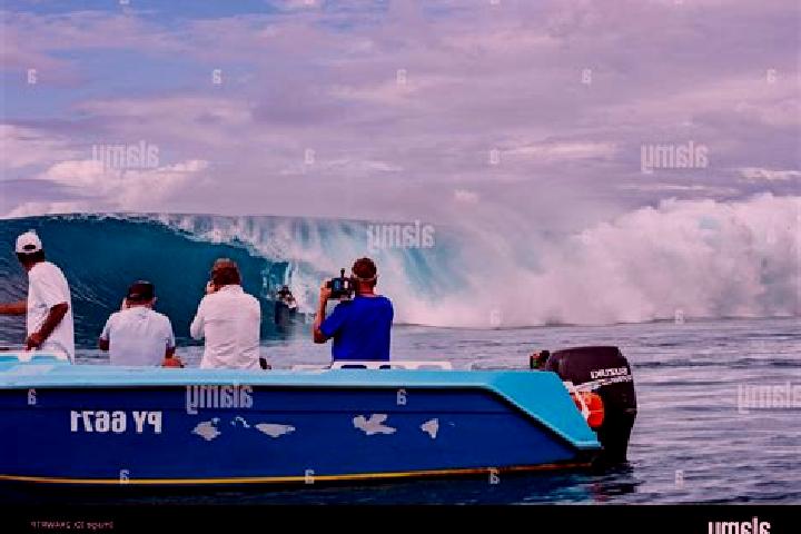 Escorts Teahupoo, French Polynesia — Local Companions