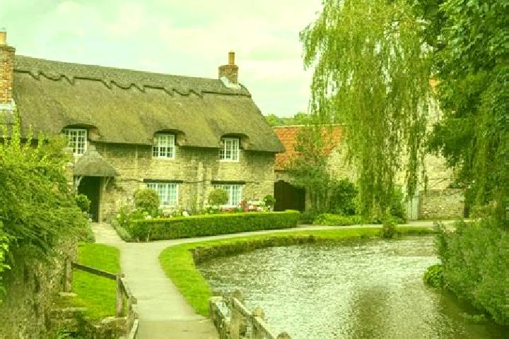 Escorts Thornton Dale, United Kingdom — Local Companions