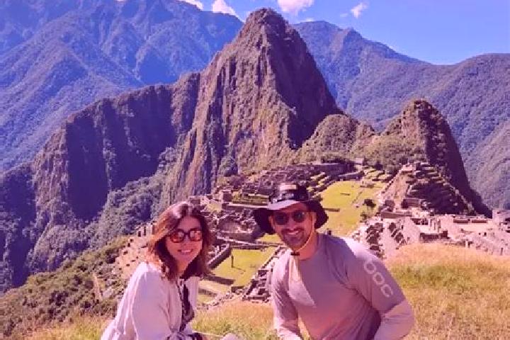 Escorts Ticlacayan, Peru — Local Companions