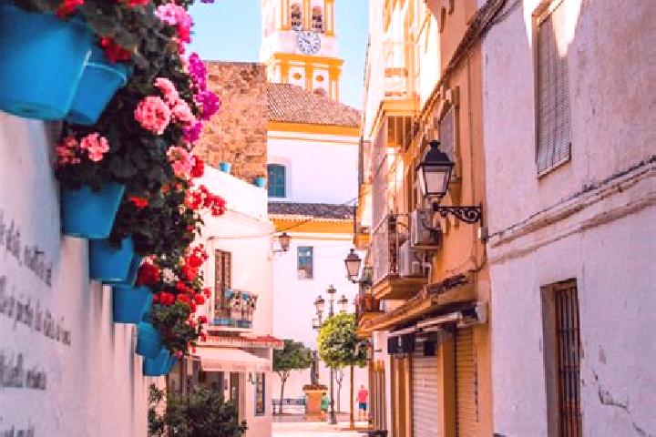 Escorts Tobar, Spain — Local Companions