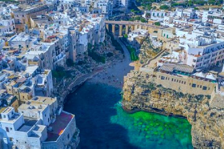 Escorts Torre a Mare, Italy — Local Companions