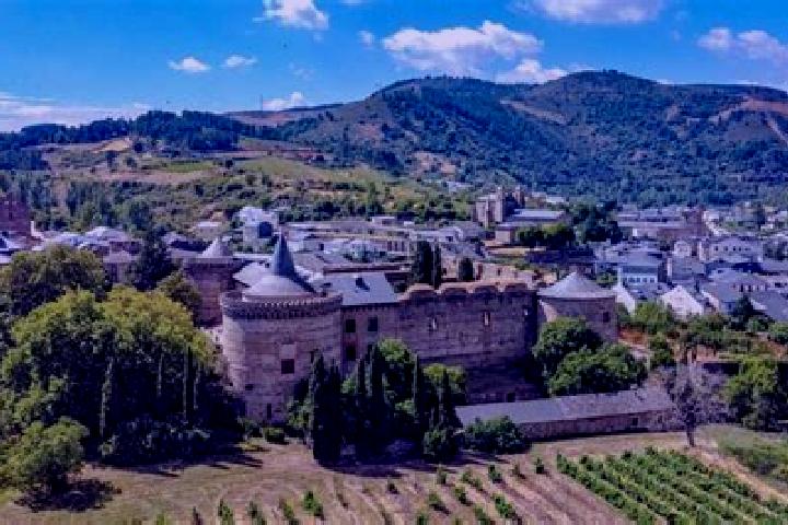 Escorts Torre del Bierzo, Spain — Local Companions