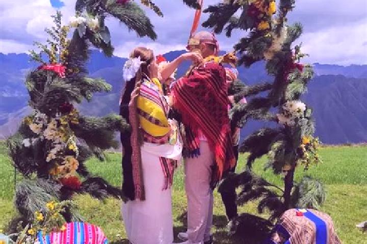 Escorts Tupicocha, Peru — Local Companions