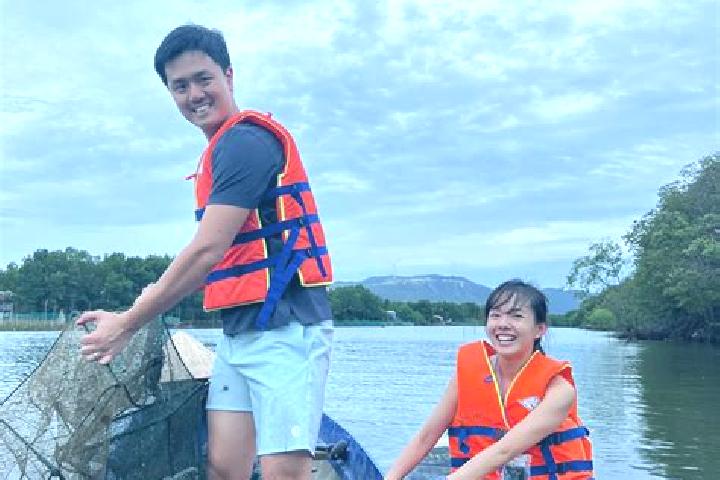 Escorts Tuy Phuoc, Vietnam — Local Companions