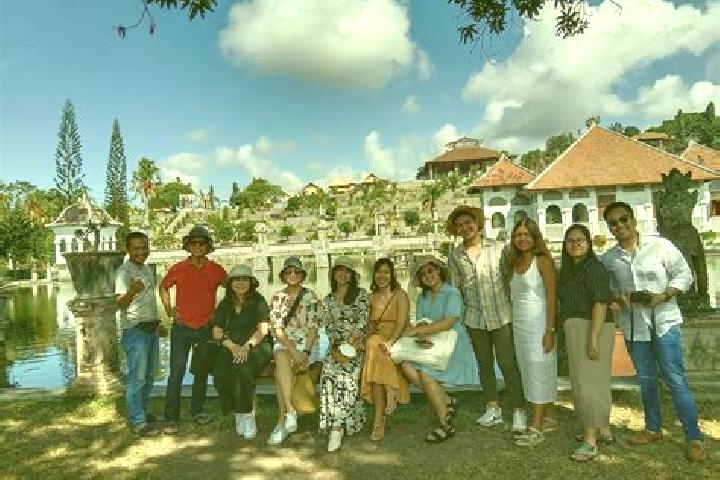 Escorts Ujung Gading, Indonesia — Local Companions