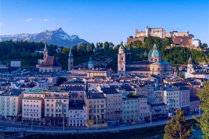 Escorts Unterfreundorf, Austria — Local Companions