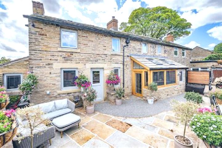 Escorts Upper Denby, United Kingdom — Local Companions