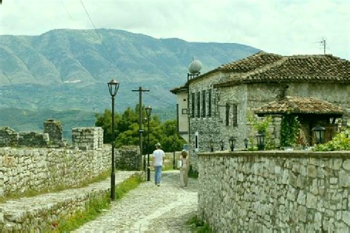 Escorts Uznove, Albania — Local Companions