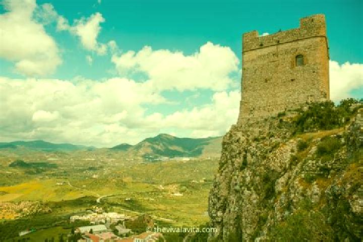 Escorts Valdemorillo de la Sierra, Spain — Local Companions