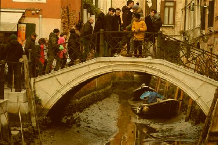 Escorts Vedrana, Italy — Local Companions