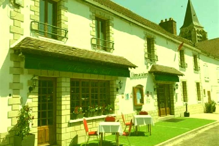 Escorts Ver-sur-Launette, France — Local Companions