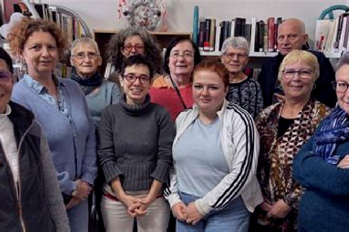 Escorts Vernoil-le-Fourrier, France — Local Companions