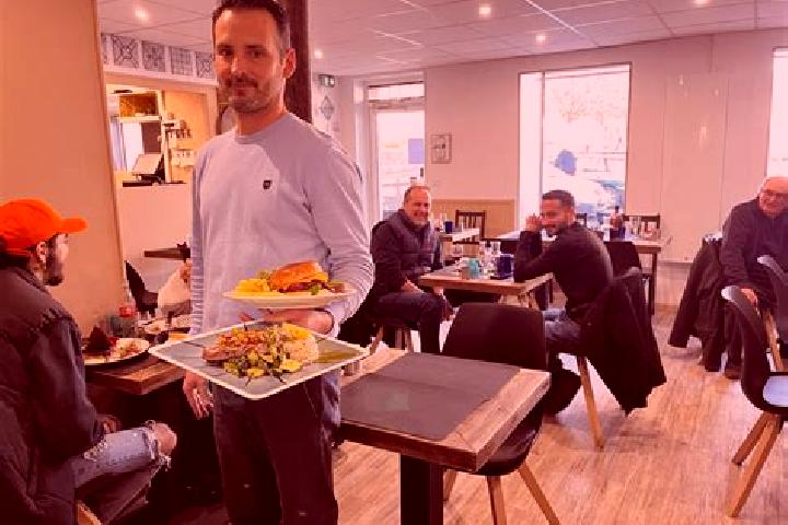 Escorts Vert-le-Petit, France — Local Companions