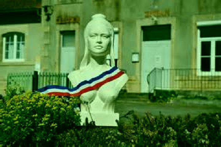 Escorts Vieilley, France — Local Companions