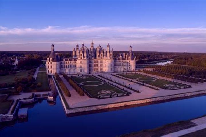 Escorts Vienne-le-Chateau, France — Local Companions