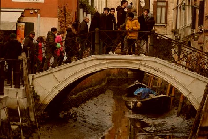 Escorts Vighizzolo d Este, Italy — Local Companions