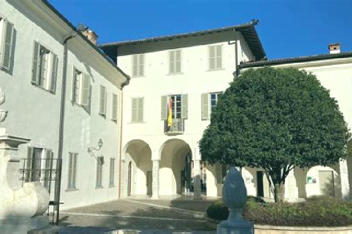 Escorts Villa di Serio, Italy — Local Companions