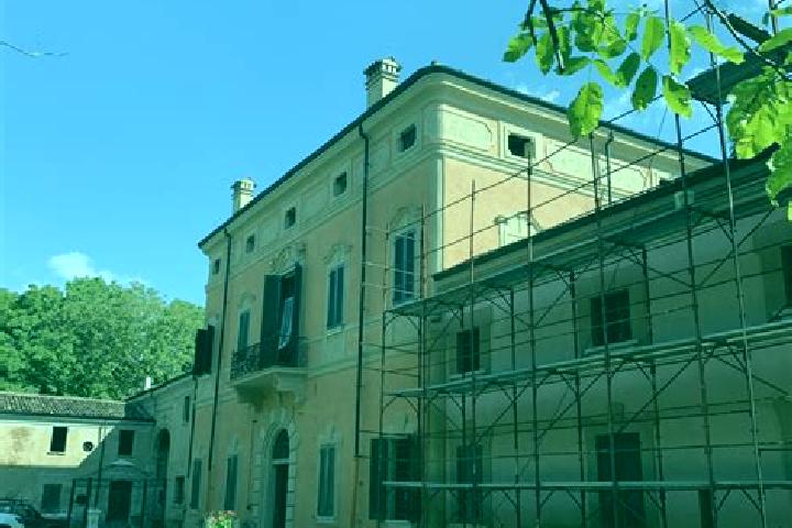 Escorts Villa Poma, Italy — Local Companions