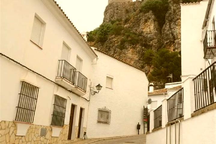 Escorts Villalba de la Sierra, Spain — Local Companions