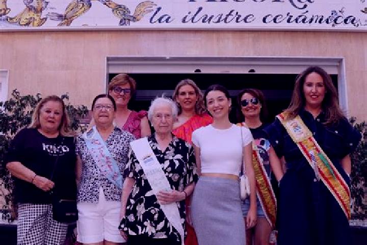 Escorts Villanueva de Alcoron, Spain — Local Companions