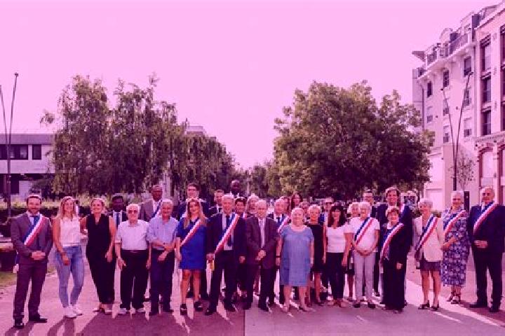 Escorts Villeneuve-le-Roi, France — Local Companions