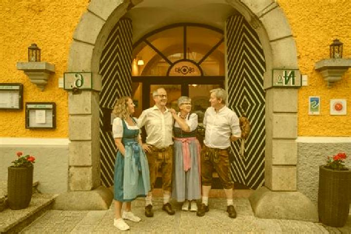 Escorts Waldhausen im Strudengau, Austria — Local Companions