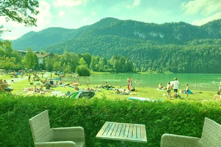 Escorts Weissensee, Germany — Local Companions