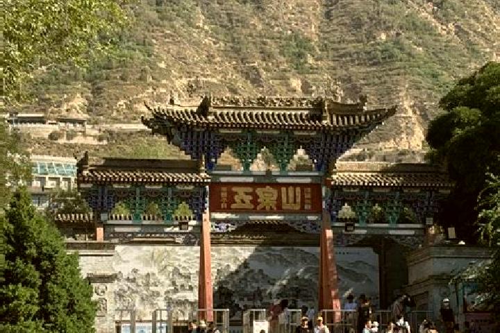 Escorts Wuquan, China — Local Companions