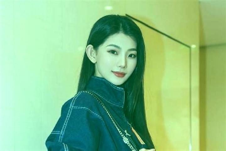 Escorts Xuhe, China — Local Companions