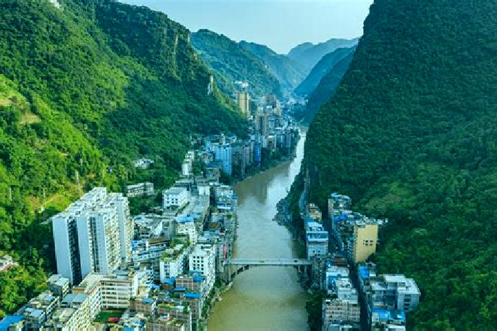 Escorts Yajin, China — Local Companions