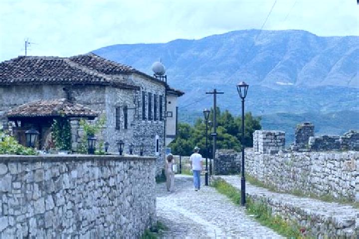 Escorts Zavaline, Albania — Local Companions