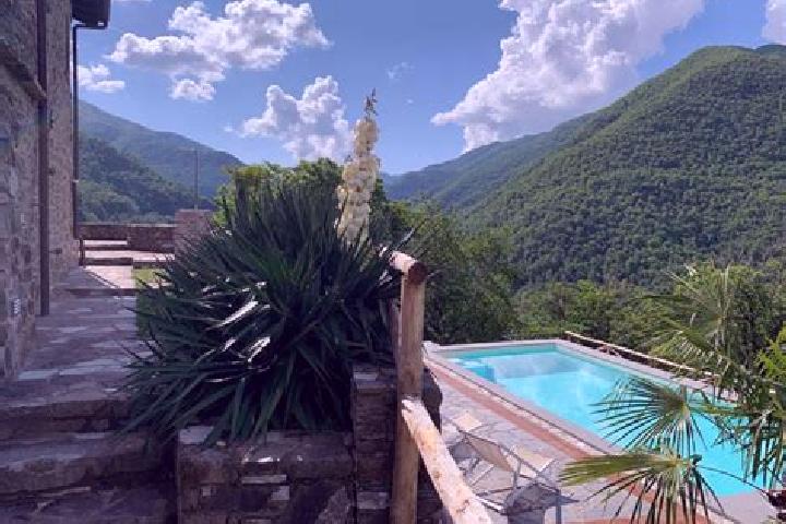 Escorts Zeri, Italy — Local Companions