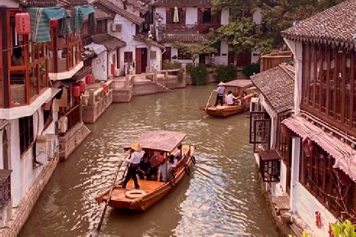 Escorts Zhangyan, China — Local Companions