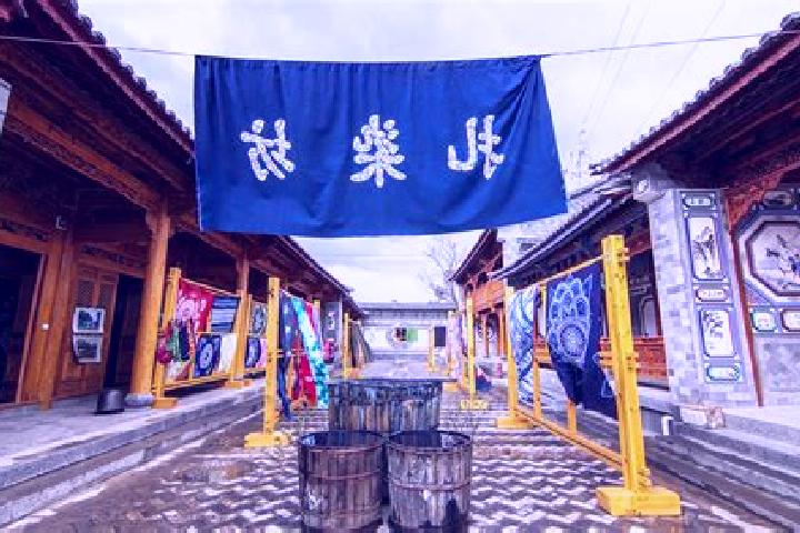 Escorts Zhoucheng, China — Local Companions