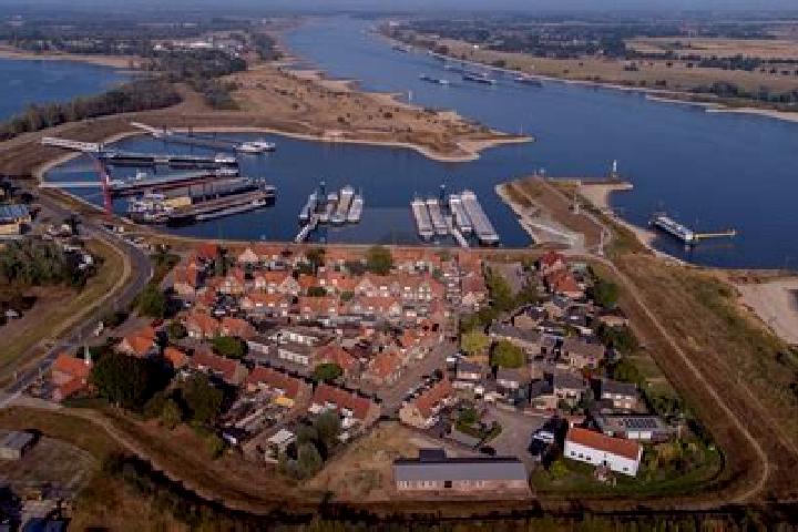 Escorts Zuid-Berghuizen, Netherlands — Local Companions