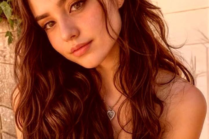 Eva, 20, a auburn amber-eyed middle eastern companion based in New Hanover. Offering Party Girl, BDSM, Fetish. Available for incall and outcall, overnight bo...